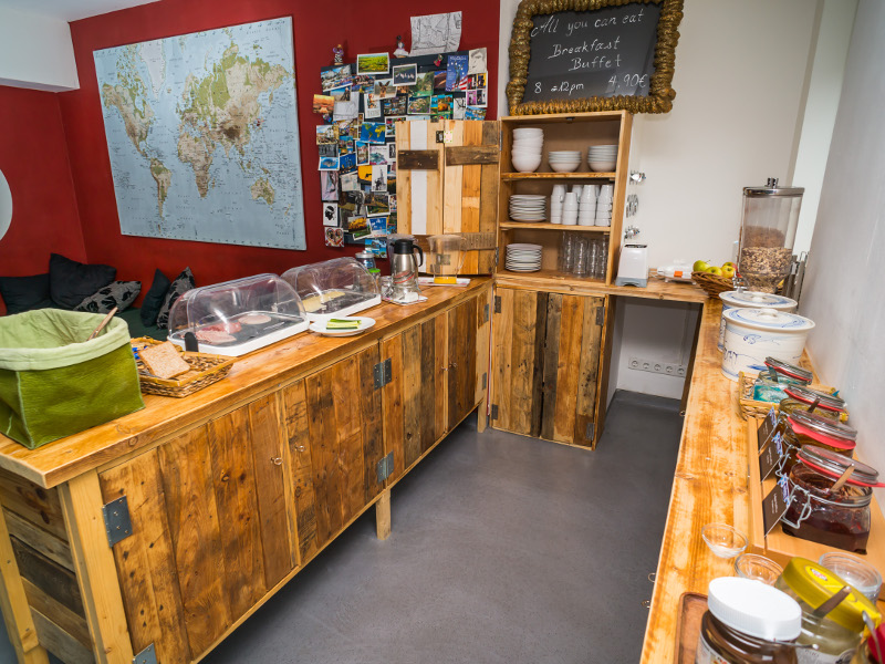 https://www.babelfish-hostel.de/media/Galeryhostel/008 hostel breakfast.jpg